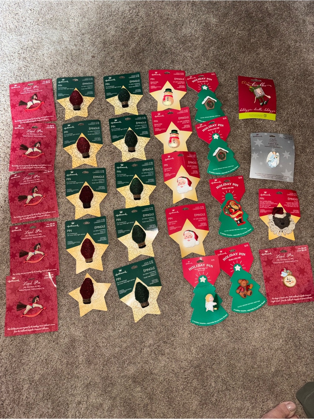 VINTAGE LOT OF 28 Hallmark Assorted Holiday Pins in Red, Green, Gold